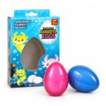 Розово и синьо растящо яйце аксолотъл пред кутията Axolotl Eggs с празно прозорче, на бял фон.