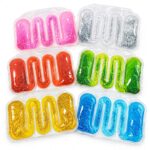Сензорна играчка Squeeze Tuberz, 17 см: шест цветни варианта на прозрачната вълнообразна тубичка с брокат в три реда – розов и сребрист, червен и зелен, жълт и син.