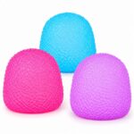 Скуиши захар Neon, 6,5 см: три ярки варианта в розово, лилаво и синьо – с куполовидна форма и грапава релефна повърхност като от кристалчета.