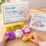 Детски ръце стискат скуиши дъмплинг до кутията Squishy Magic
